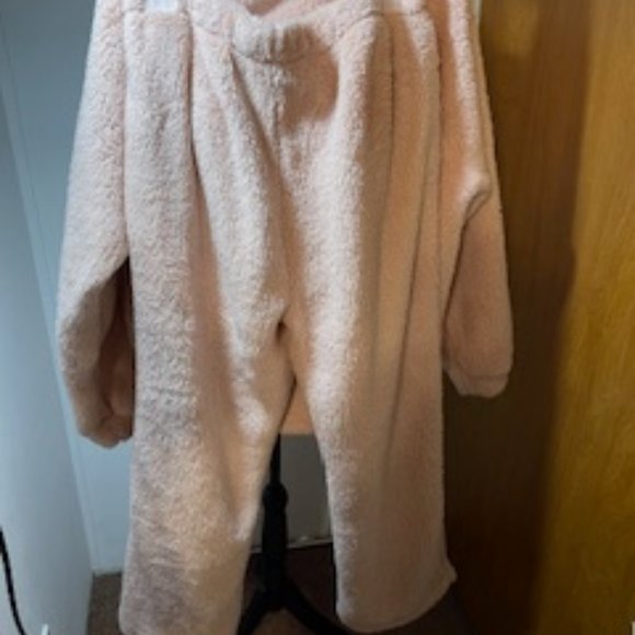 Sold…NWT, CINNIE 2-PIECE LOUNGE SET - Picture 2 of 3